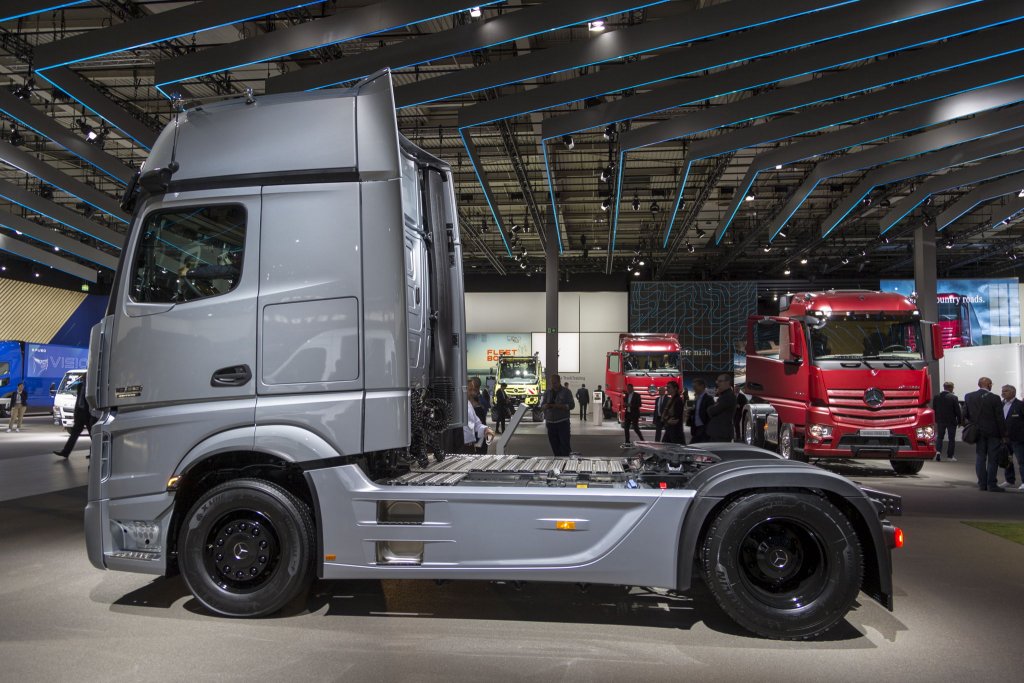 Mercedes-Benz Actros Edition 1 3.jpg