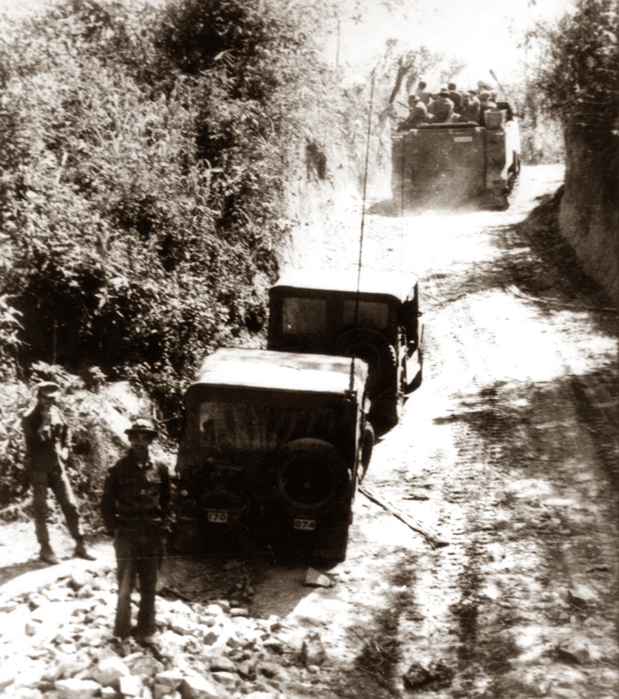 acavs-of-south-vietnamese-1st-armored-brigade-on-route-9-in-laos-1971_4301538237_o.jpg