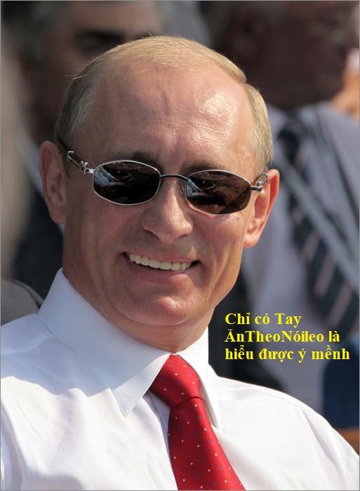 Vladimir_Putin_with_smile.jpg