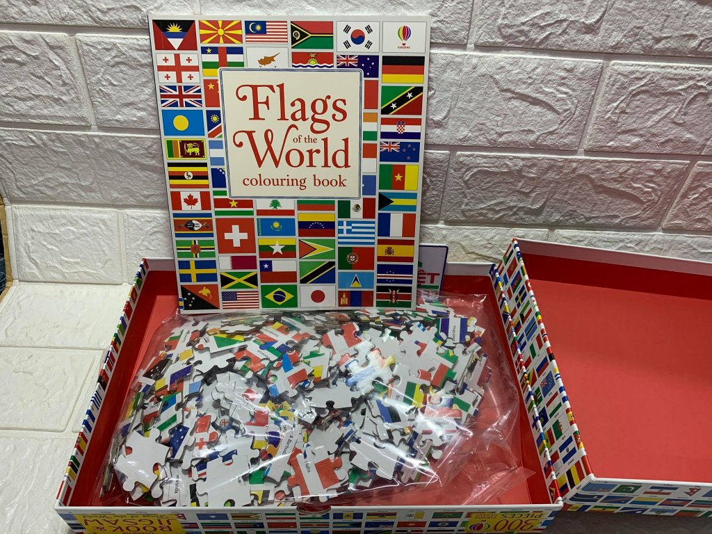 Usborne-Book-and-Jigsaw-Flags-of-the-World-10.jpg