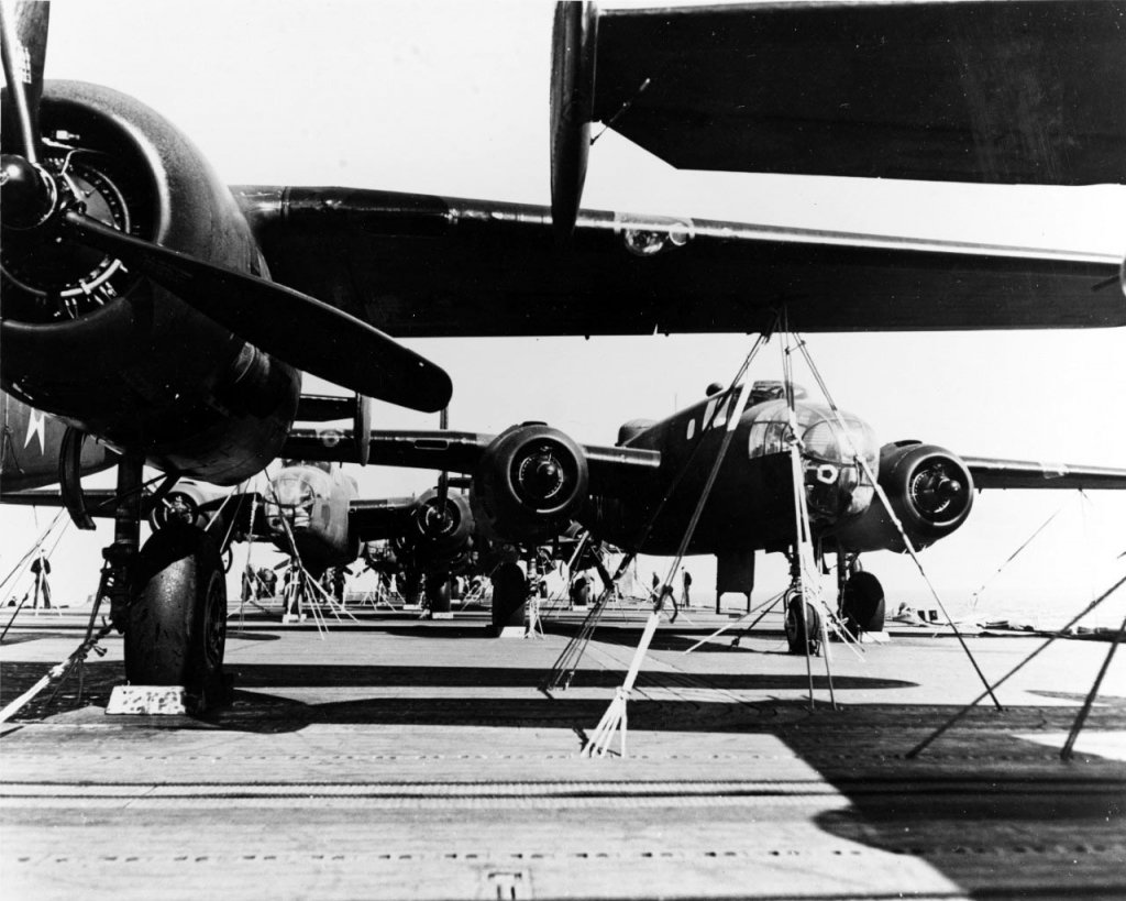 USS Hornet (1_4_1_4).jpg