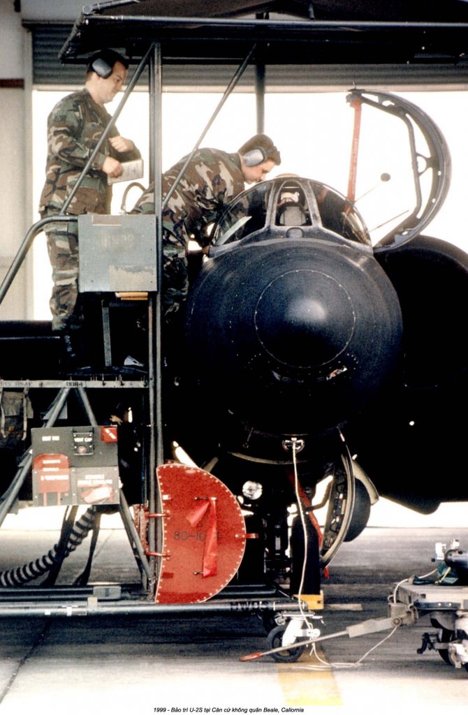 U-2 Powers (8_25).jpg