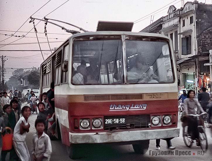 Tau dien (2_1) Troleybus.jpg