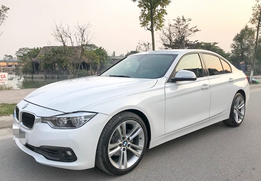 co-nen-mua-BMW-320i-cu-khong-e1558345333224.jpg