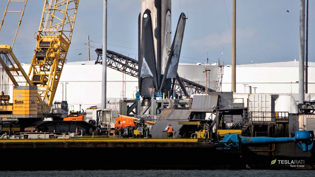 Falcon-9-b1056-leg-retraction-3-of-4-050719-Tom-Cross-1-c.jpg