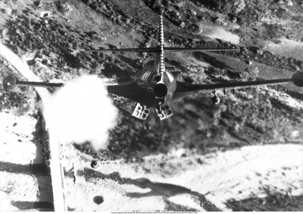 Korean war (19_1) bombing.jpg