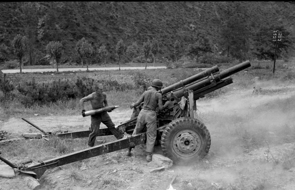 Korean war_Carl Mydans (5_8).jpg