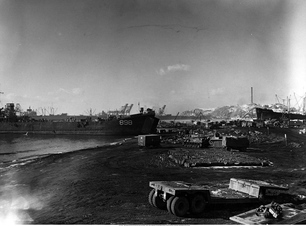 Korean War (13_1) Hungnam.jpg