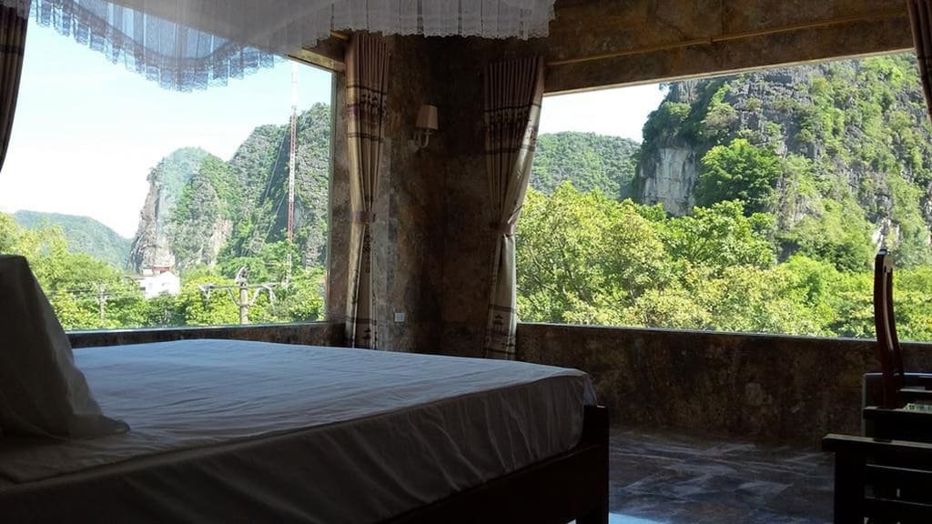 dinh-vi-10-homestay-o-ninh-binh-khong-no-long-roi-xa-ninh-binh-mountain-view-homestay-phong-ngu.jpg