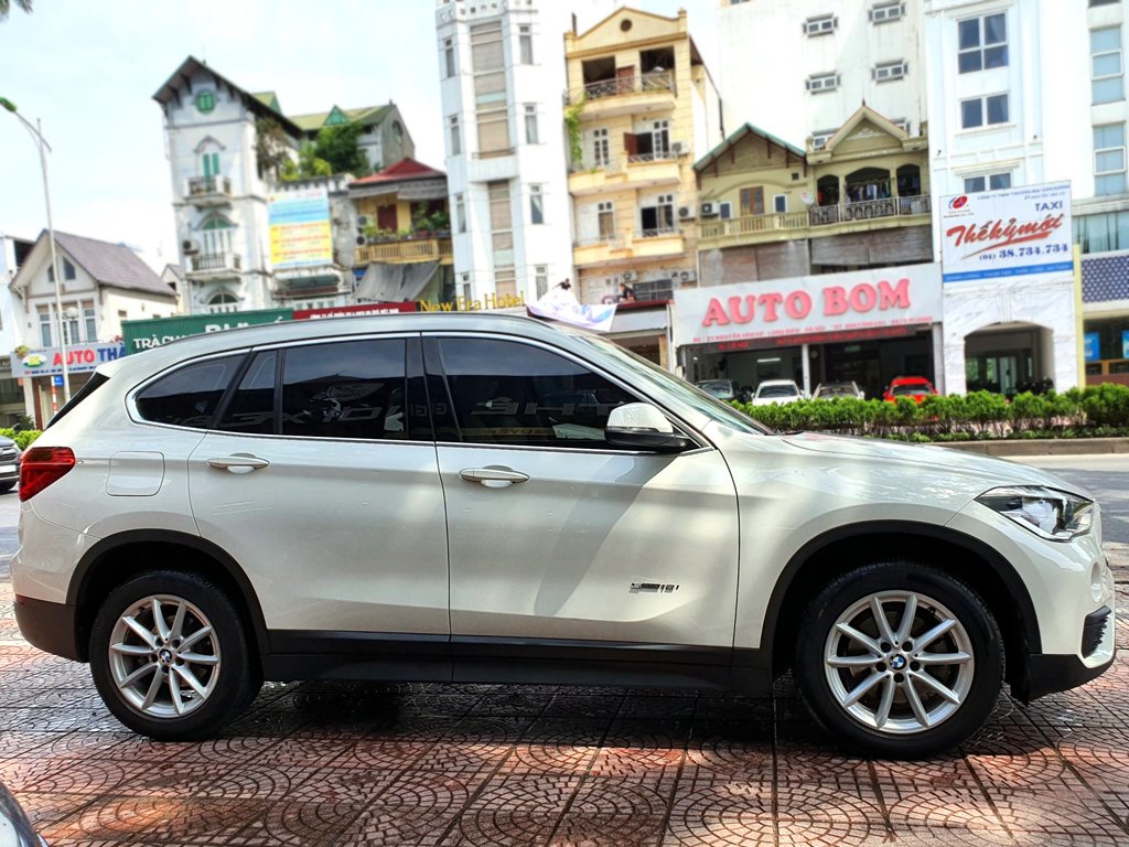 bmw-x1-2016-trang (12).jpg