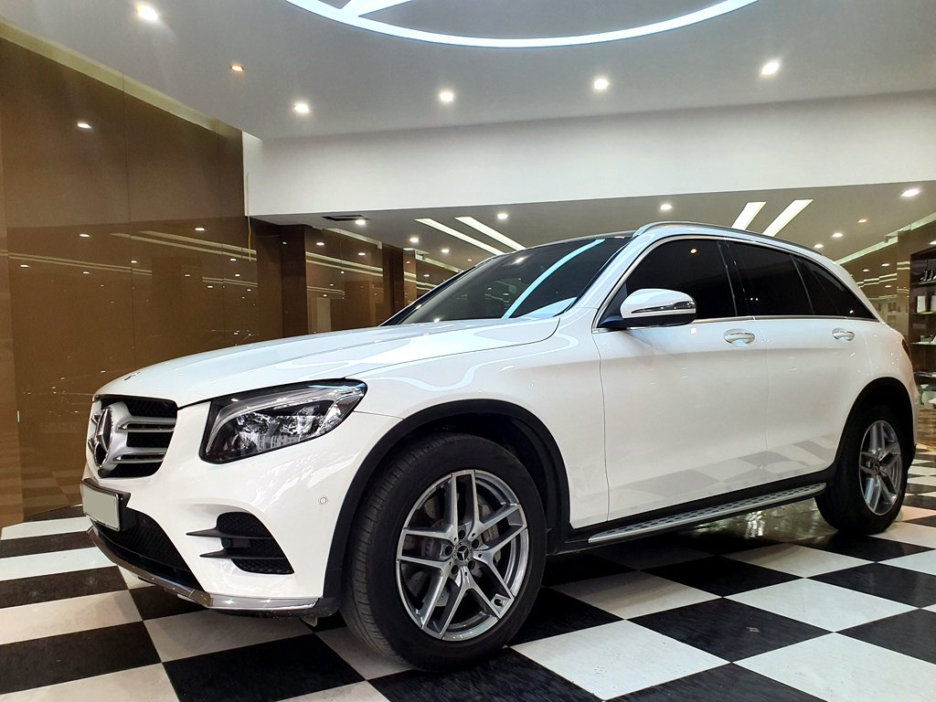 mercedes-glc-300-2018-trang-nau 1 (1).jpg