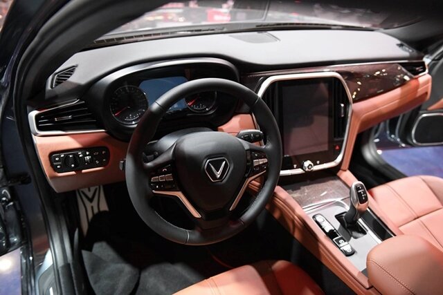 VinFast ra mắt sedan và SUV 7 chỗ tại Paris  thiết kế đẹp động cơ 20L  năm sau bán chính thức