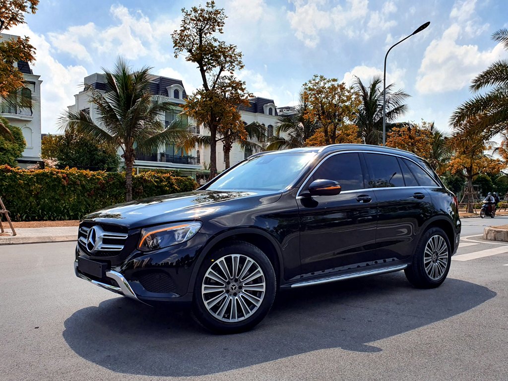 mercedes-glc-250-2018-den (5).jpg