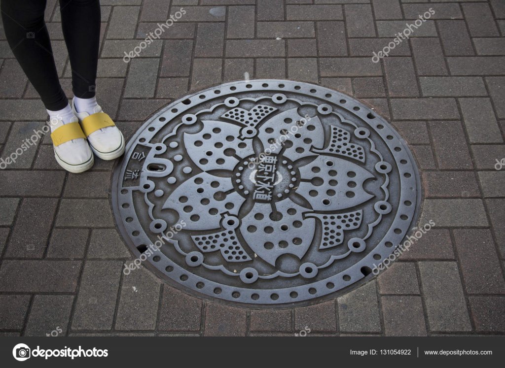 depositphotos_131054922-stock-photo-manhole-cover-in-ueno-park.jpg