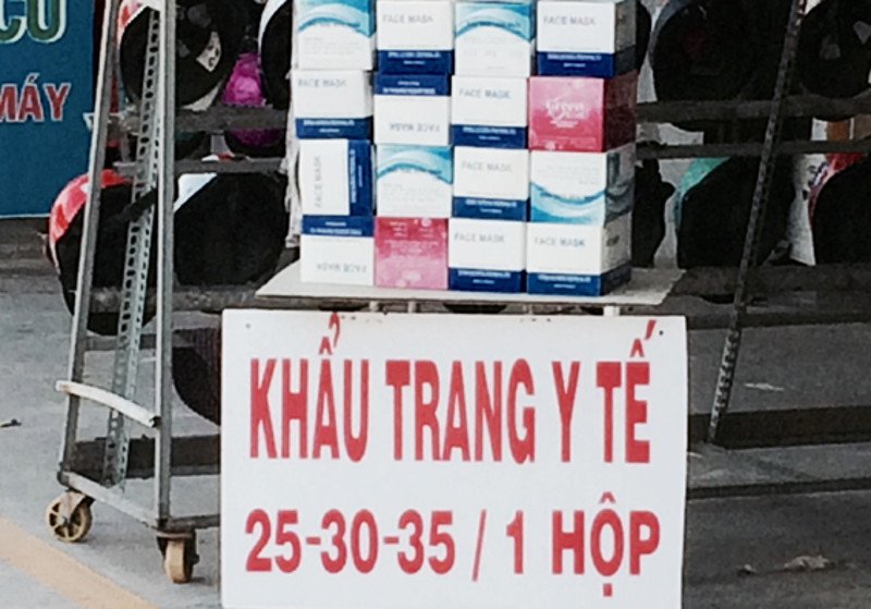 khau-trang-y-te-kem-chat-luong-duoc-ban-tran-lan.jpg