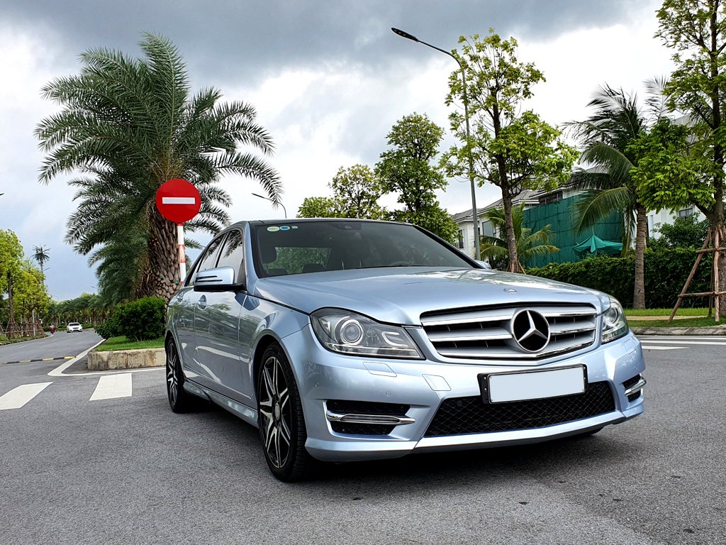 mercedes-c300-plus-amg-2013-xanh-the-gioi-xe-duc (3).jpg