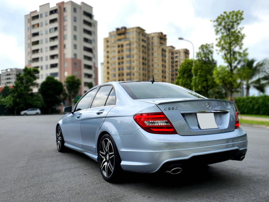 mercedes-c300-plus-amg-2013-xanh-the-gioi-xe-duc (7).jpg