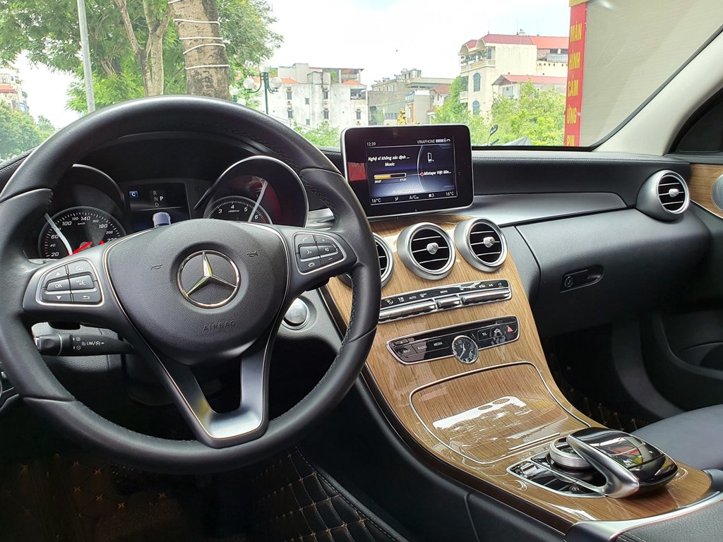 mercedes-c250-exclusive-2018-trang-den-the-gioi-xe-duc (15).jpg