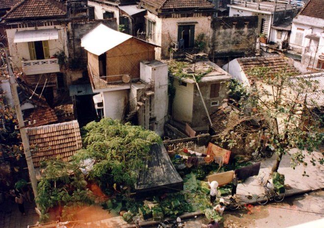 hanoi-old-quarter-during-1990s-through-photos-of-japanese-ambassador-02-.0332.jpg