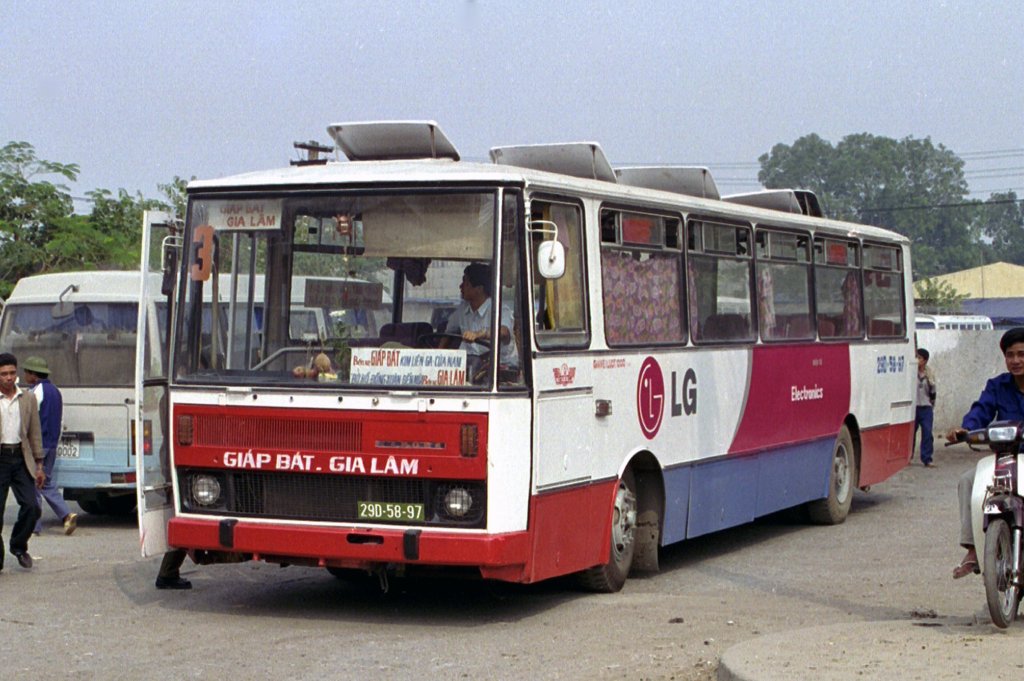 29d-58-97-1996-hanoi---karosa-at-gia-lam-bus-stn---inl_38781878905_o.jpg