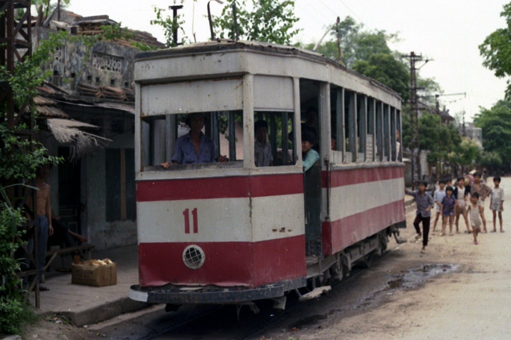 hanoi-tram-1990-11-terminus---jennifer-lynas_25807913188_o.jpg