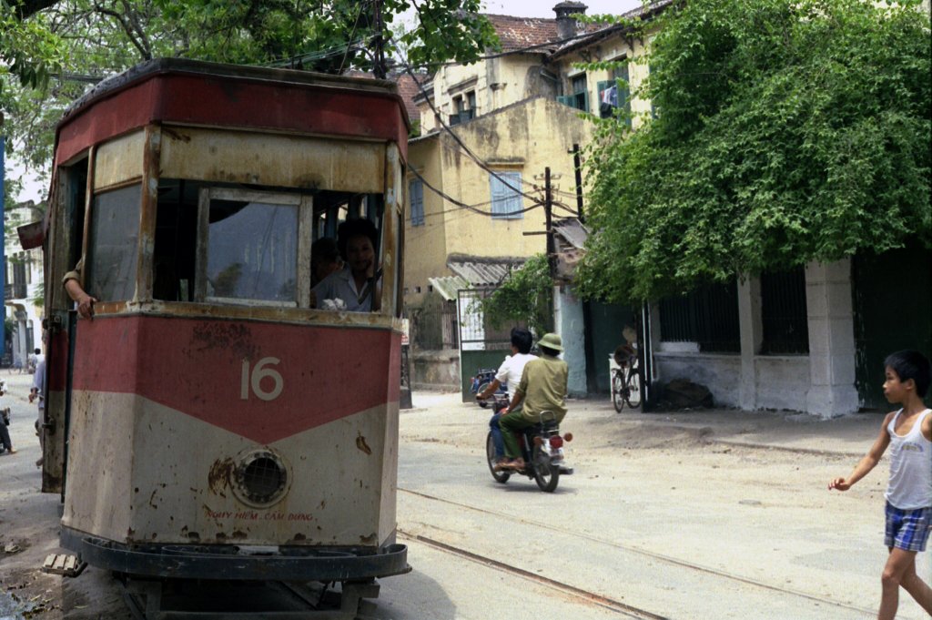 hanoi-tram-1990-16-front-end---jennifer-lynas_38782182965_o.jpg