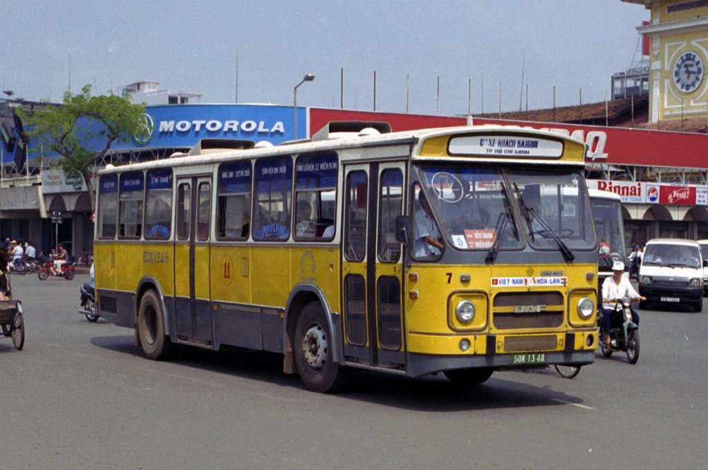 50k-13-48-1996-hcm-7---daf-mb200-den-oudsten-in-saigon---inl_39679716341_o.jpg