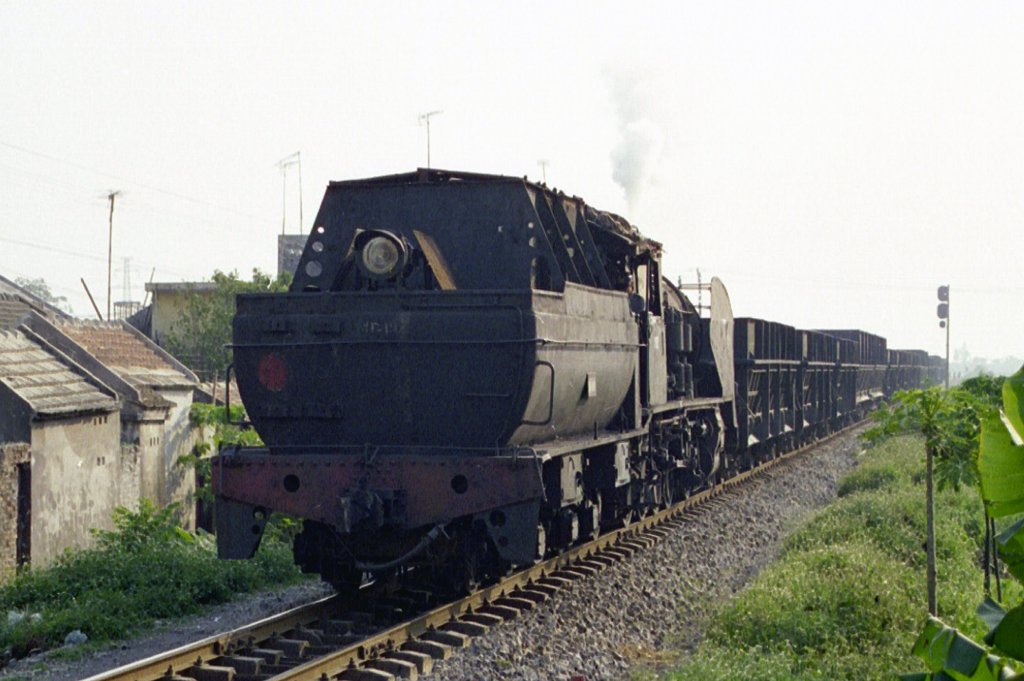 zrail---viet---vr-141-193-tender-first-south-of-hanoi-1996---inl_39679913291_o.jpg