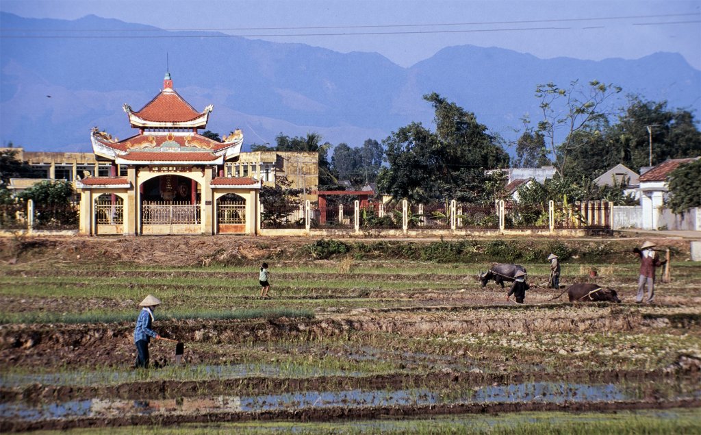 Vietnam-typical-postcard.jpg