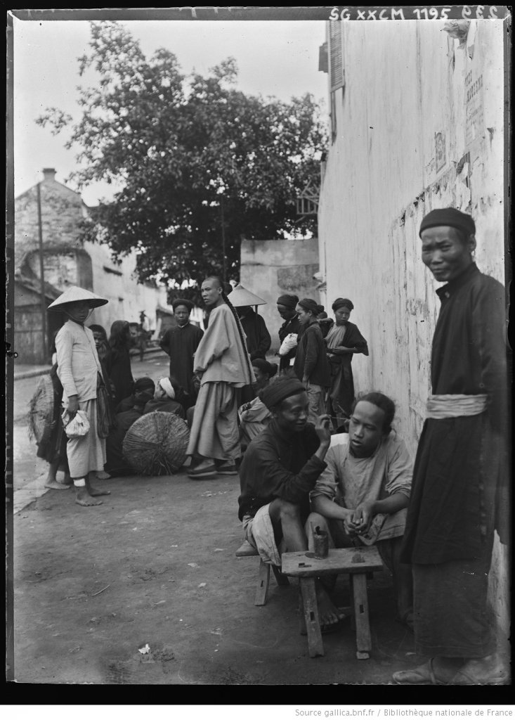 Tonkin_Hanoi_Barbier_en_plein_[...]Salles_André_btv1b53198720h.JPEG