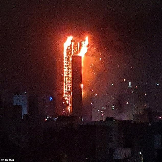 34156284_8820051_apartment_building_engulfed_in_flames_in_nam_area_of_ulsan_south_a_3_16021764...jpg