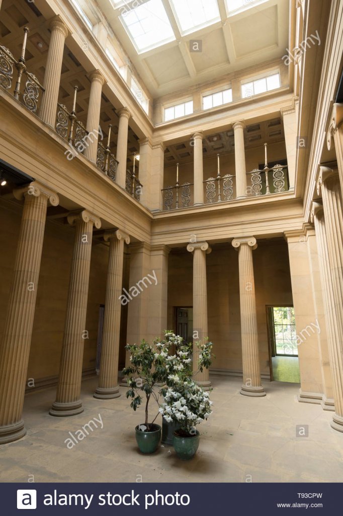 the-pillar-hall-within-belsay-hall-northumberland-england-uk-T93CPW.jpg