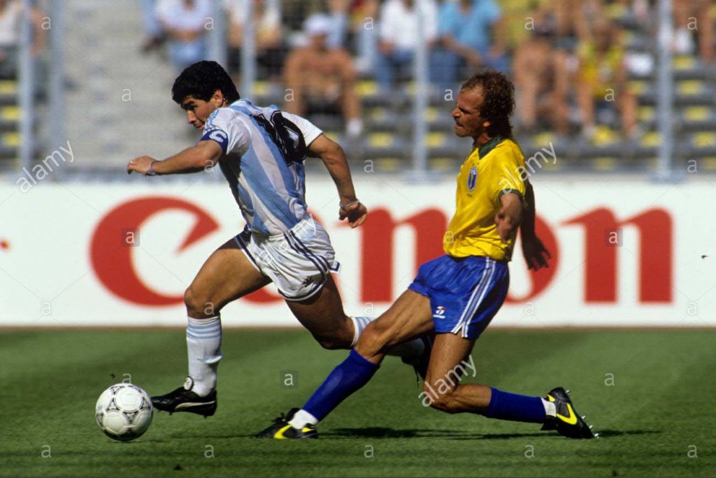 Maradona 1990_6_24 (x6).jpg