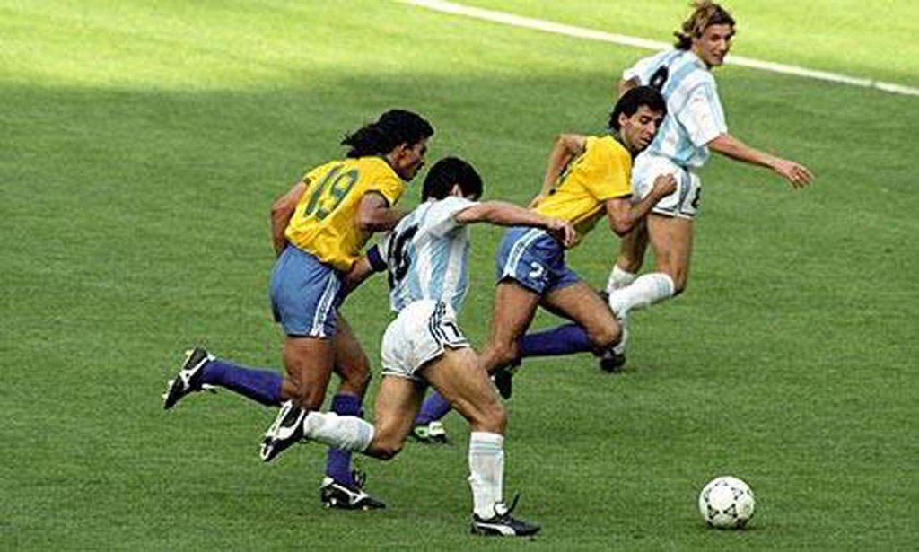 Maradona 1990_6_24 (x7).jpg