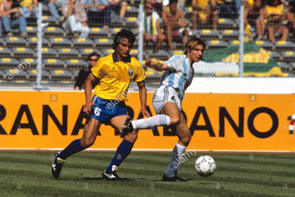 Maradona 1990_6_24 (x10).jpg