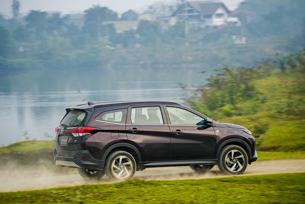 Toyota Rush van hanh 24.JPG