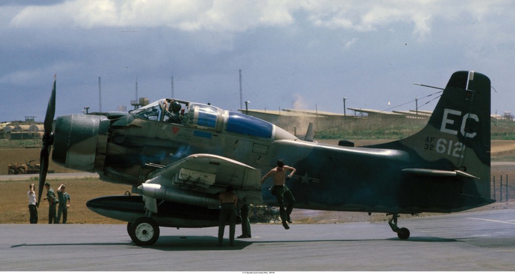 A-1E Skyraider (2).jpg