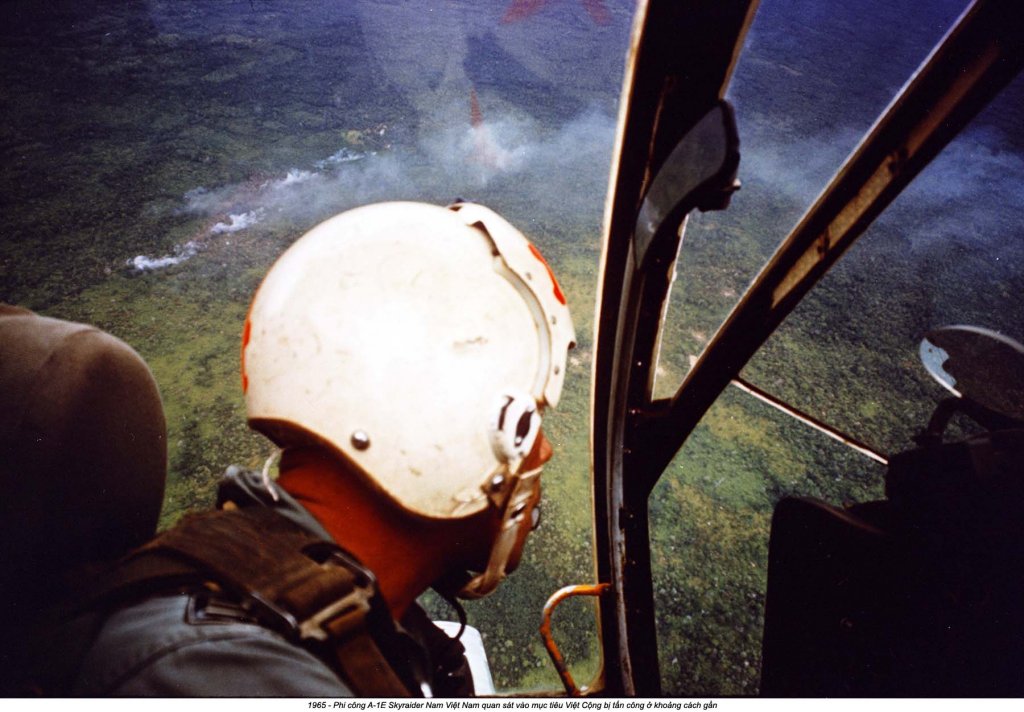 A-1E Skyraider (6).jpg