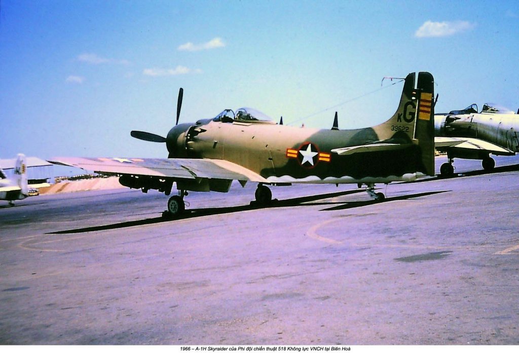 A-1H Skyraider (2).jpg