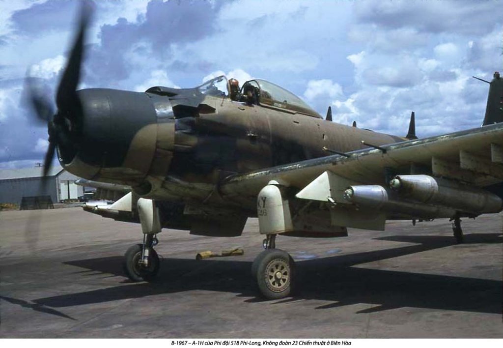 A-1H Skyraider (7).jpg