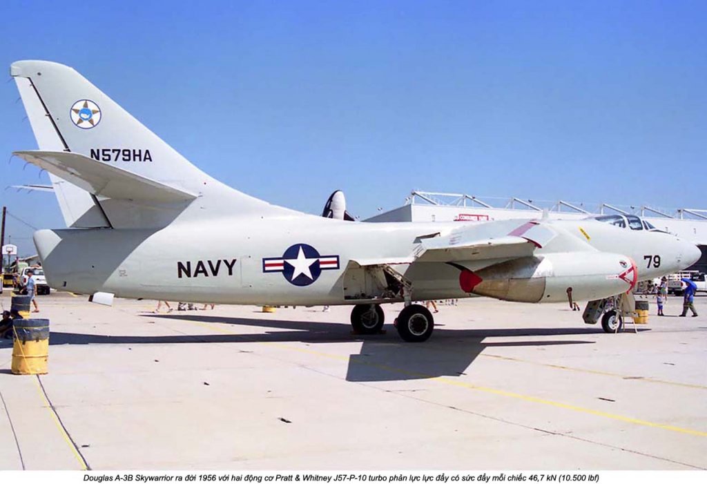 Douglas A-3 Skywarrior (1).jpg