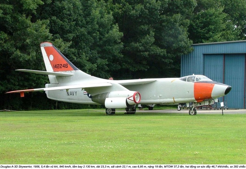 Douglas A-3 Skywarrior (3).jpg