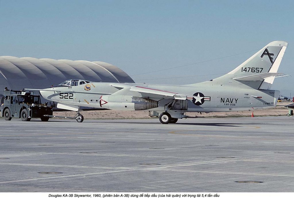 Douglas A-3 Skywarrior (13).jpg