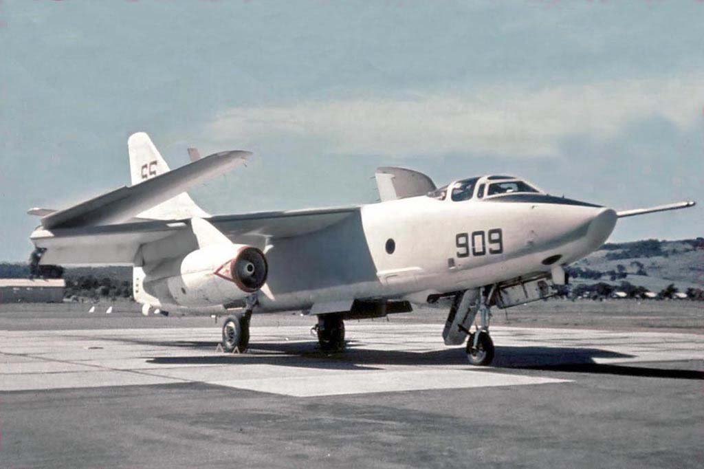 Douglas A-3A Skywarrior (2).jpg