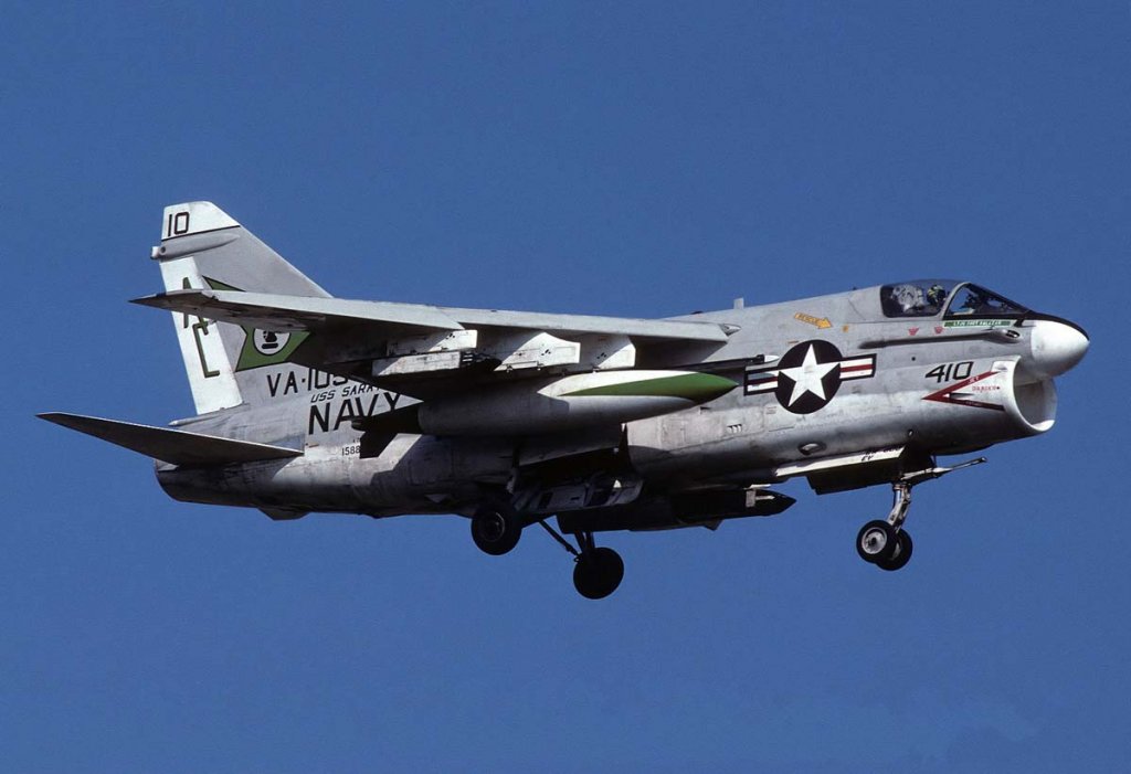 A-7 Corsair II (16).jpg