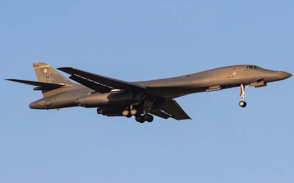 Rockwell B-1B Lancer (4).jpg