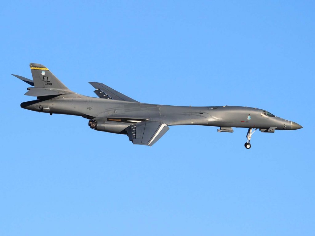 Rockwell B-1B Lancer (6).jpg