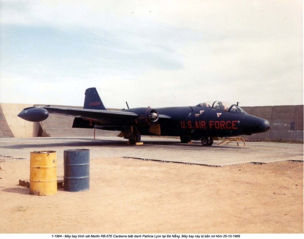 RB-57 Canberra (1).jpg