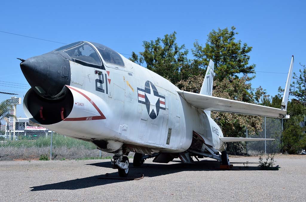 F-8 Crusader (4).jpg