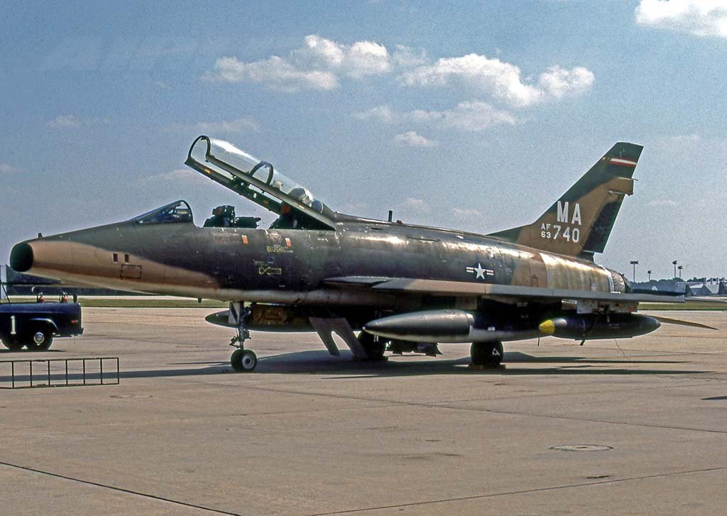 F-100 Super Sabre (31).jpg